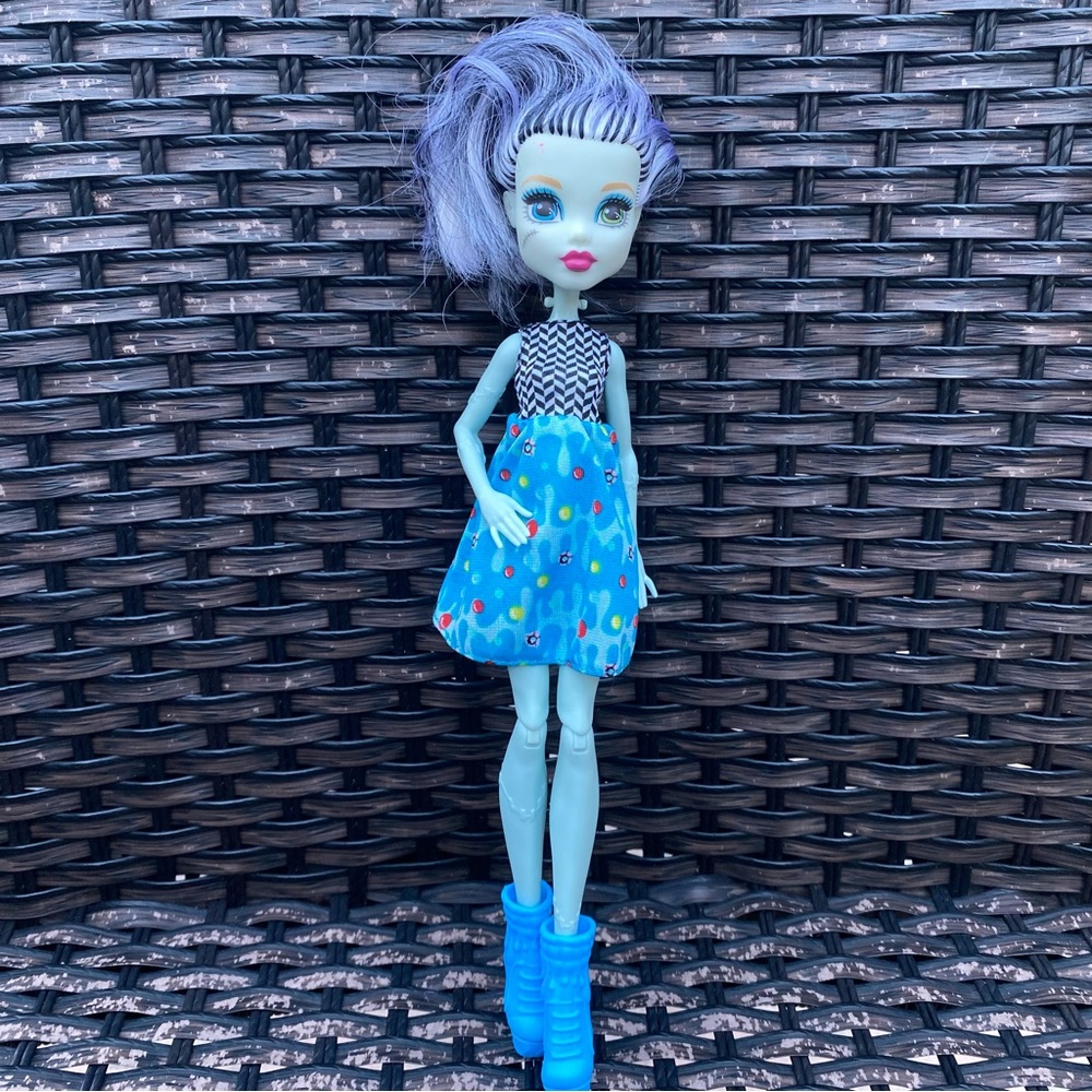 2015 Monster High Ice Scream Ghouls Beast Friends Frankie Stein Doll